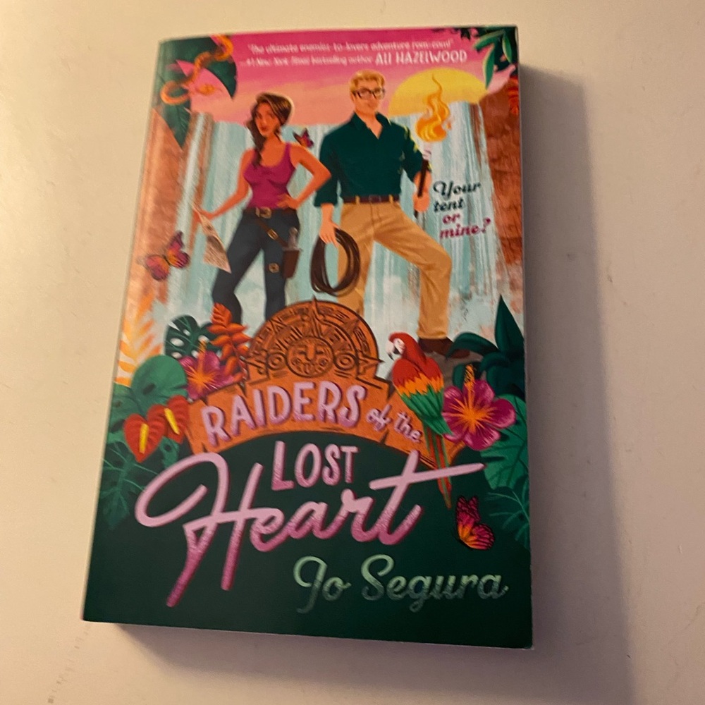 Raiders of the Lost Heart by Jo Seguna Paperback Néw